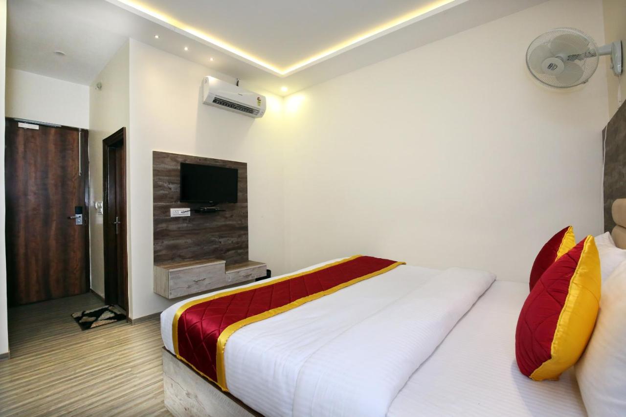 Oyo 9159 Hotel Royal Woodslark Zirakpur المظهر الخارجي الصورة