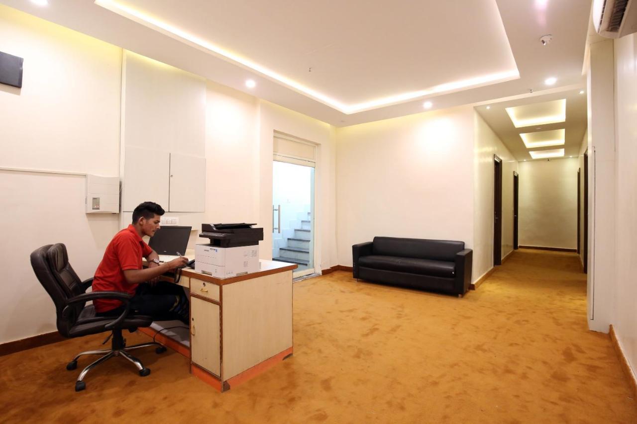 Oyo 9159 Hotel Royal Woodslark Zirakpur المظهر الخارجي الصورة
