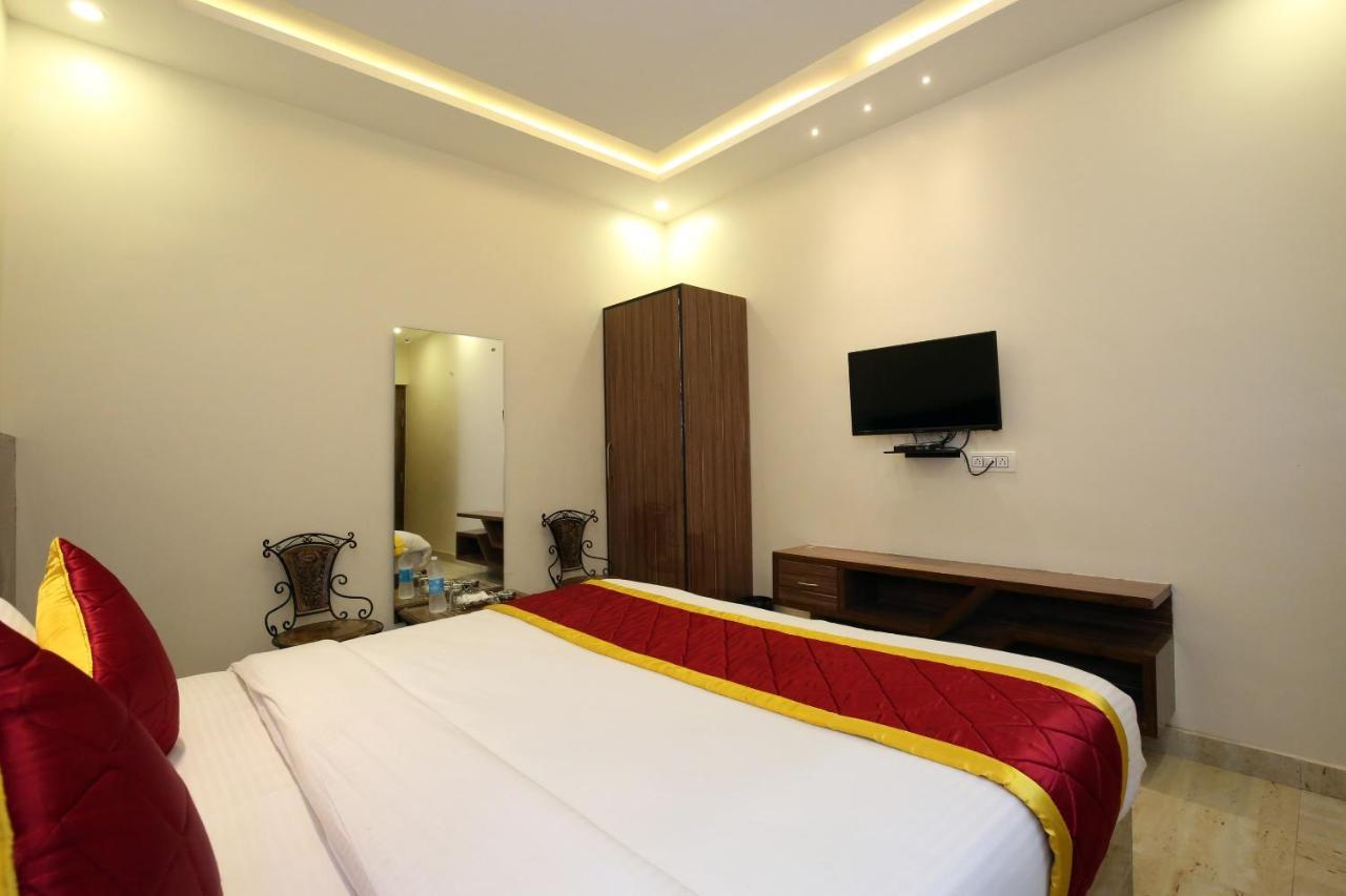 Oyo 9159 Hotel Royal Woodslark Zirakpur المظهر الخارجي الصورة